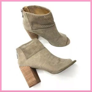 REPORT | “Barnack” Peeptoe Cutout Ankle Boots